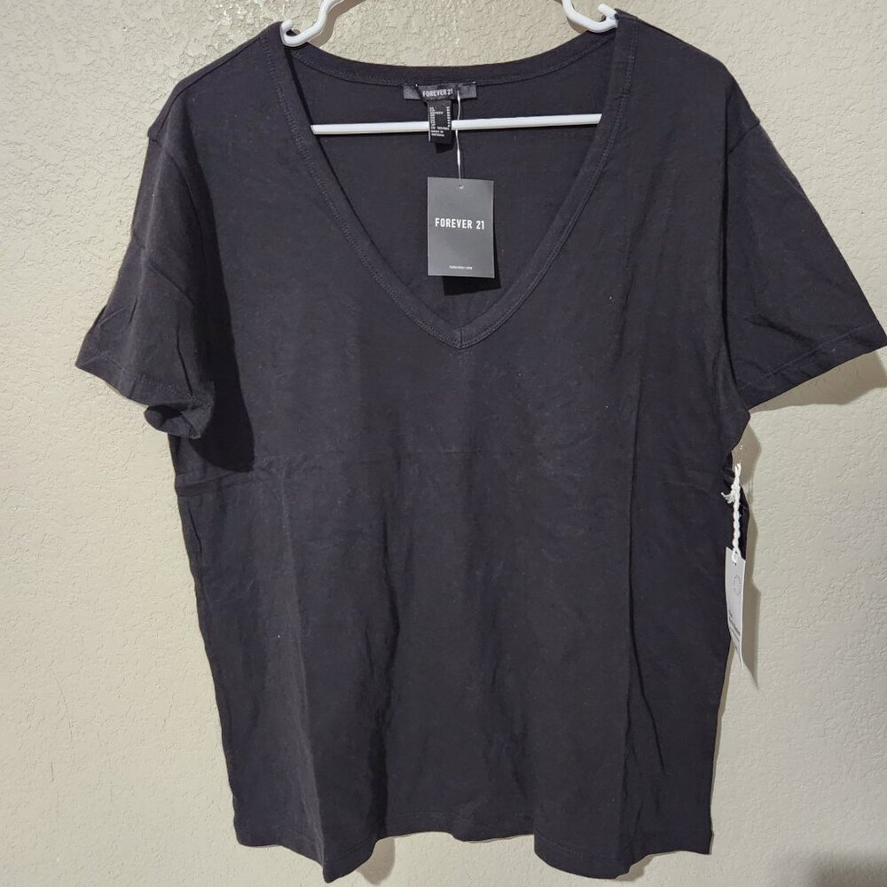 Forever 21 Black V-Neck T-Shirt Womens Size M 100% Cotton New